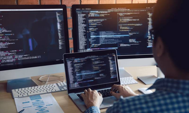 数据科学选型：R与Python如何赋能阿克苏网站建设？